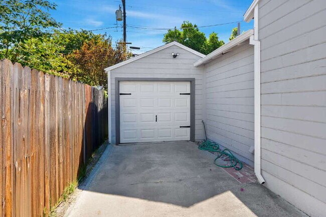Building Photo - 4311 Cabrillo Way