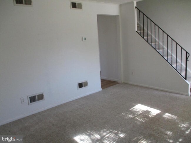 Building Photo - 525 Grant Ave