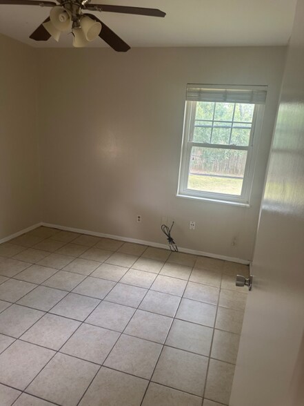 Building Photo - 1200 La Porte Dr