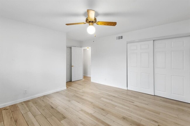 Building Photo - 1303 Barrington Dr