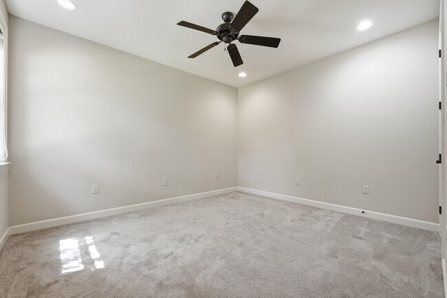 Building Photo - 4256 Skipjack Cove