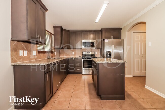 Building Photo - 5631 Cinnamon Lake Dr