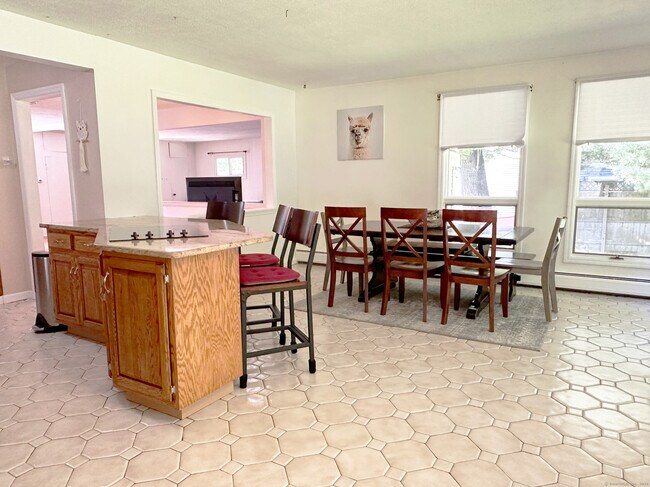 Building Photo - 39 Mohawk Dr