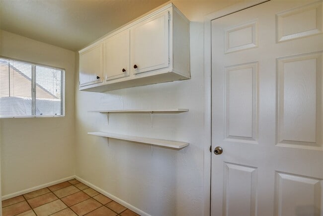 Building Photo - Newly Remodeled 3 Bed, 2 Bath Home with 1 ...