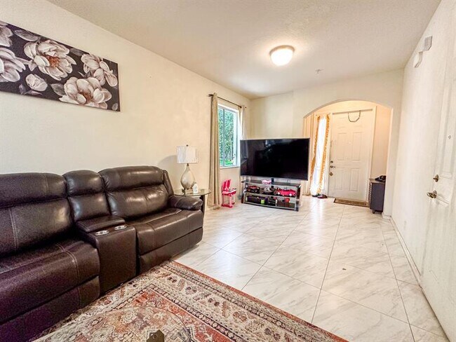Building Photo - 4335 Coventry Pointe Way