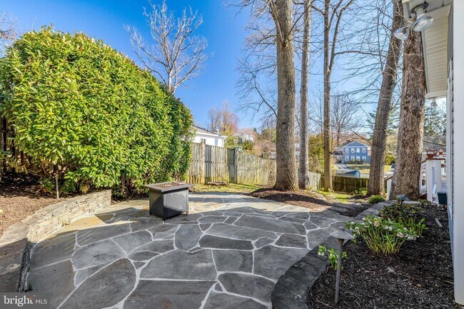 Building Photo - 2015 Freedom Ln