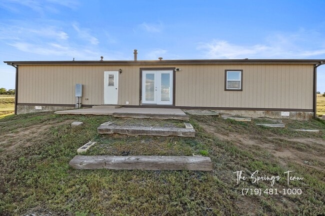 Building Photo - MODERN UPGRADES AND RURAL LIVING IN PEYTON - Security Deposit Waiver Available