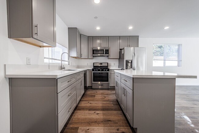 Building Photo - 1121 N Berendo St