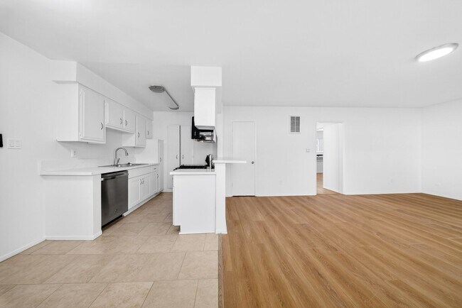 Building Photo - 1973 S Bedford St