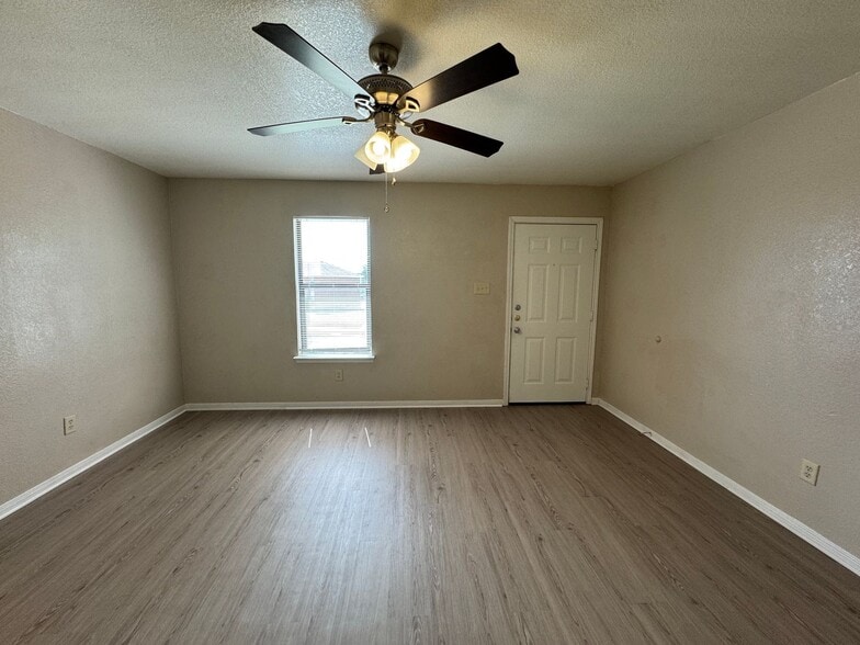 Building Photo - 1708 Benttree Dr