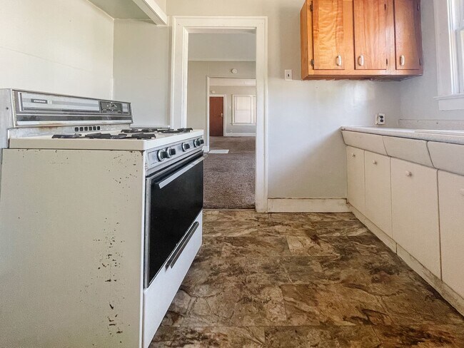 Building Photo - Charming 2 Bedroom Home with Great Storage...