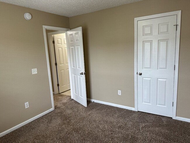 Building Photo - 495 Canyon Oak Loop