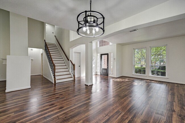 Building Photo - 15127 Trumpet Vine Ln