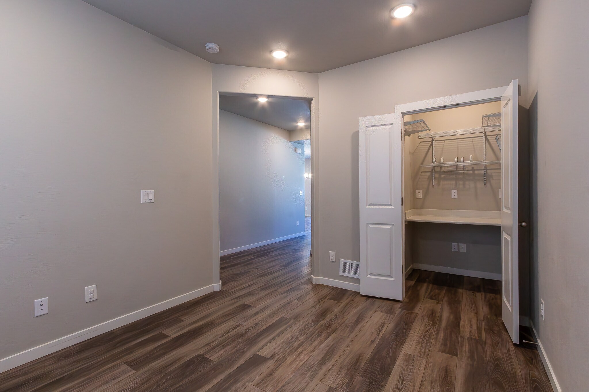 Building Photo - 8136 Lookout Ct