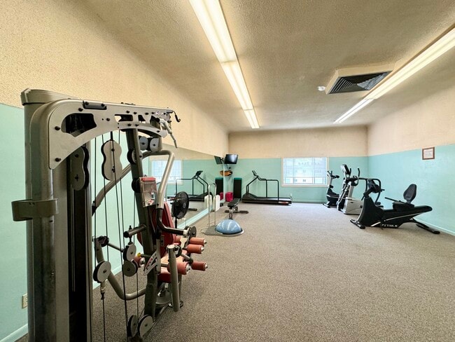 Building Photo - 2880 Lake Osborne Dr