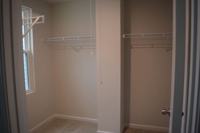 Building Photo - Modern 3-Bedroom Townhome in Desirable Bear Park