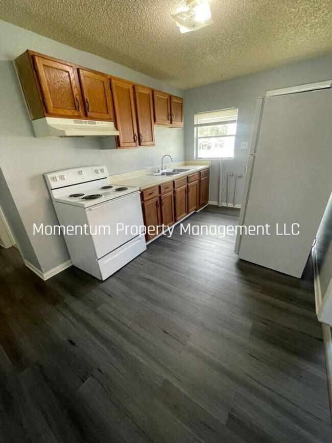 Building Photo - Cute and Cozy 2/1 in Mulberry- AVAILABLE FOR IMMEDIATE MOVE IN!!