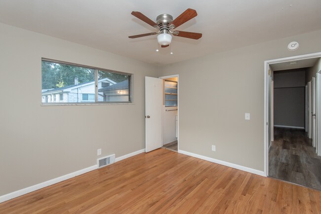 Building Photo - 1014 Romine Dr