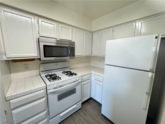 Building Photo - 5415 W Harmon Ave