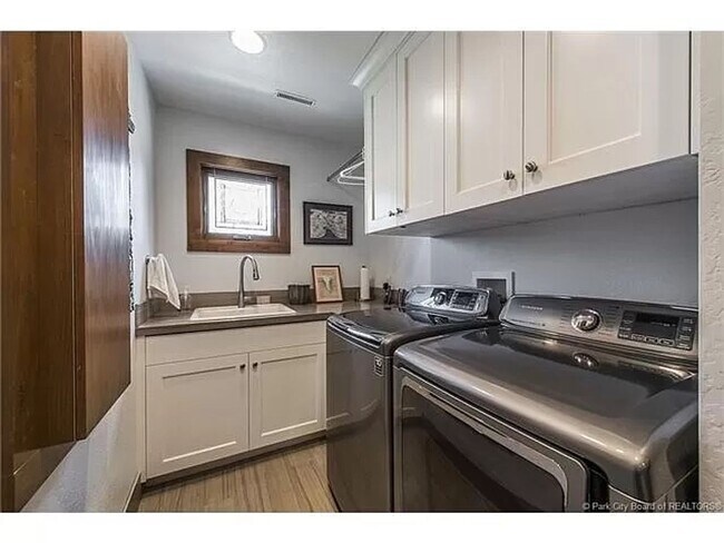 Building Photo - 2881 Hackney Ct