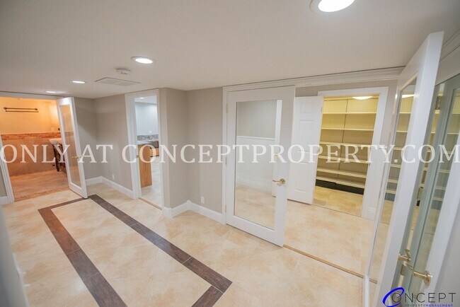 Building Photo - Attractive 4 Bed 3 Bathroom Home: Backing Park - 2 Car Garage