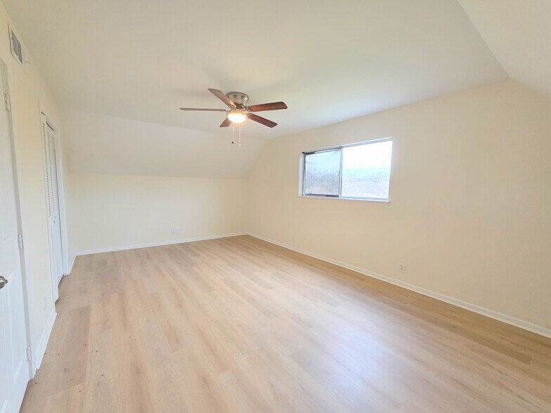 Building Photo - 174 Circle Dr