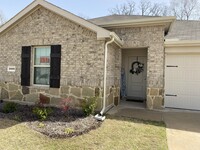 Building Photo - 1008 N River Oaks Ln