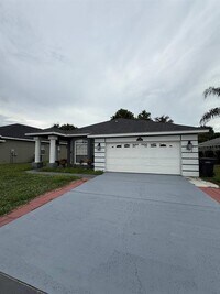 Building Photo - 132 Golf Aire Blvd