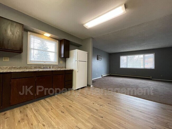 Building Photo - 1411 6th Ave S