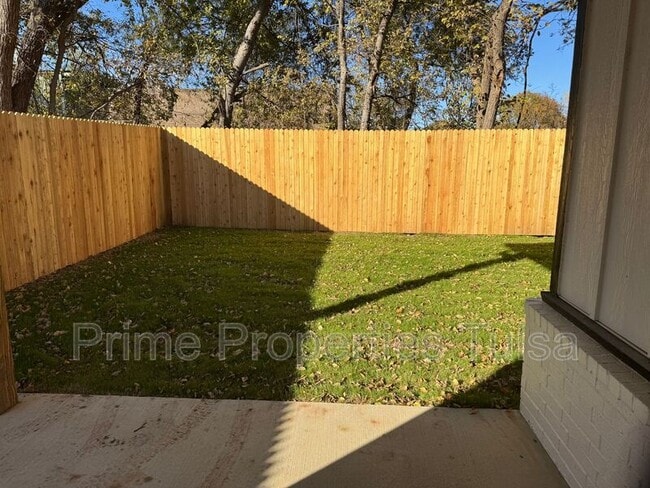 Building Photo - 1022 E Delmar Pl