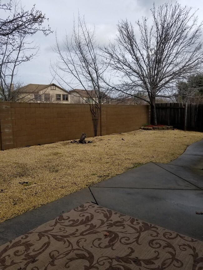 Building Photo - VERY CUTE 3BD/2BTH SINGLE FAMILY IN NORTH LINCOLN