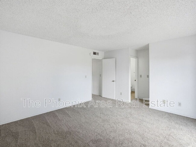 Building Photo - 2232 W Lindner Ave