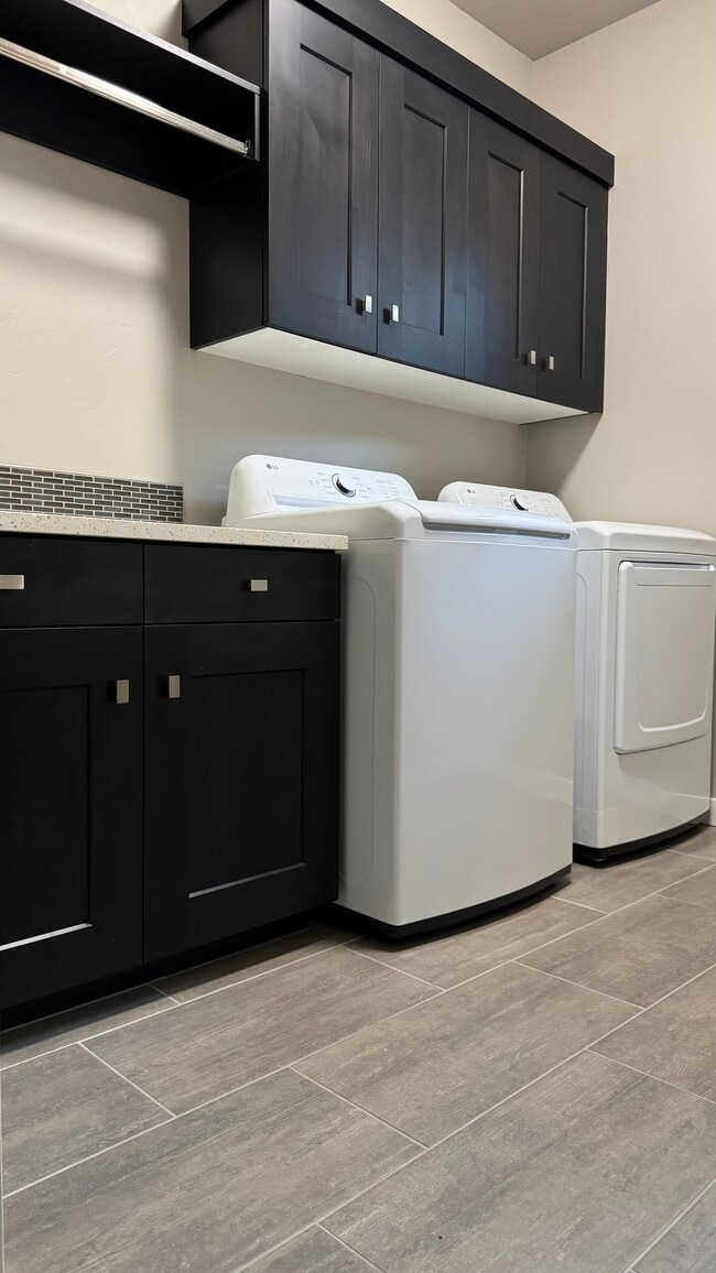 Building Photo - 6253 N Winward Ln