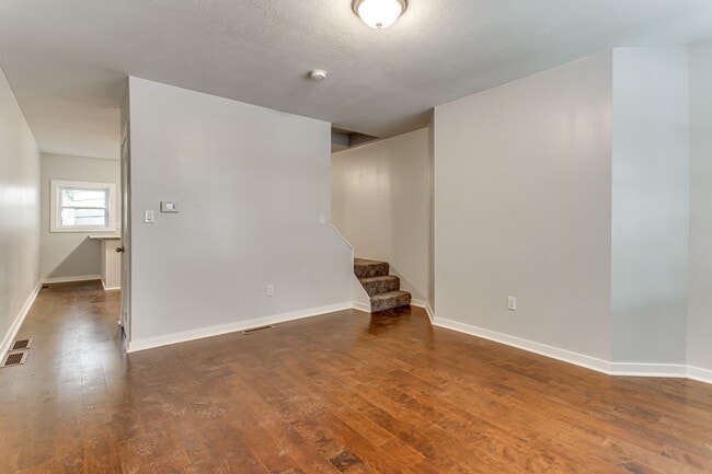 Building Photo - Beautiful Newly Renovated 3 Bedroom 2 Bath...
