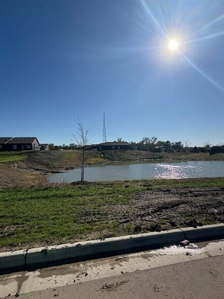 Building Photo - 4831 N Vassar Ave