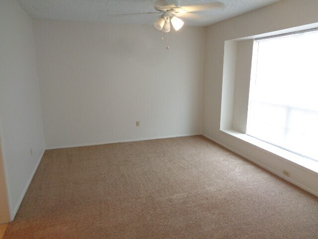 Building Photo - 9530 Magnolia Ridge Dr
