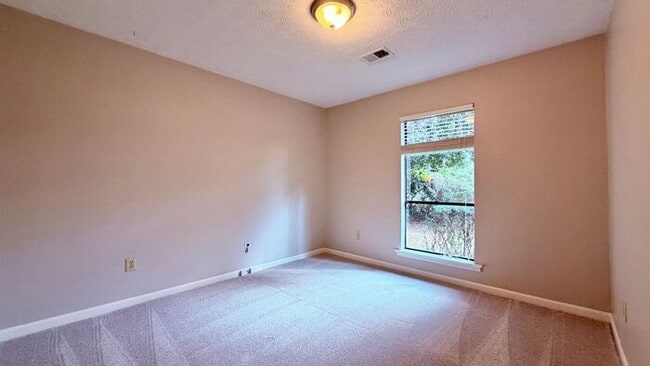 Building Photo - Beautiful Roswell 3 Bedroom-2 Bathroom Ranch, Minutes from 400, Available NOW!