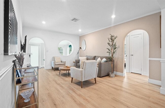 Building Photo - 1636 Arthur St