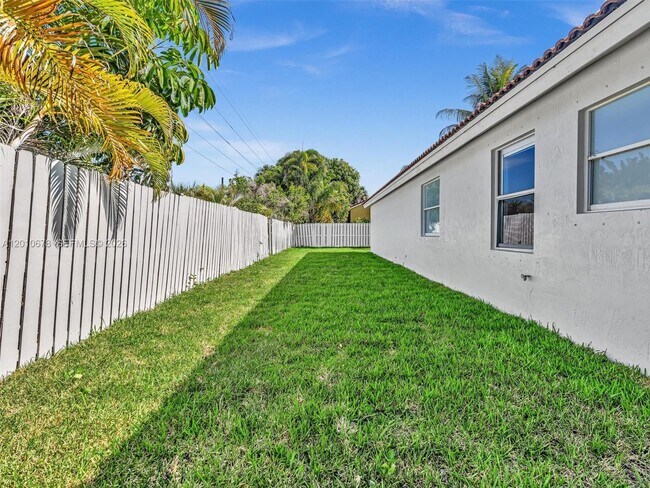 Building Photo - 3863 SW 53rd Pl