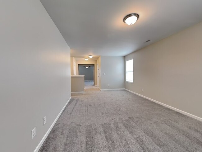 Building Photo - Spacious 4-Bedroom Home in Crystal Lakes ?...