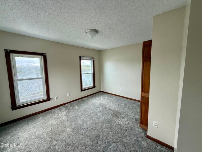 Building Photo - 569 Hudson Ave