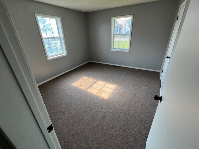 Building Photo - 121 Flower Ave