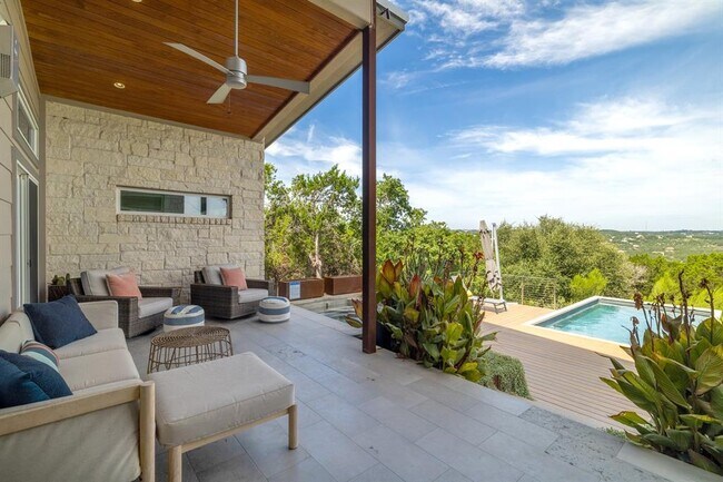 Building Photo - 3610 Crosswind Dr