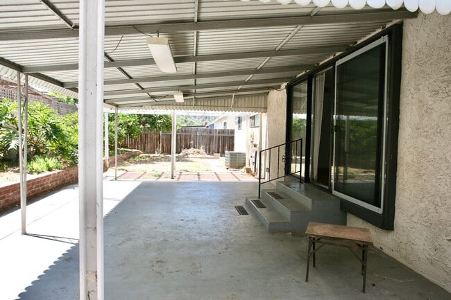 Building Photo - Single Level Home in Great Area!