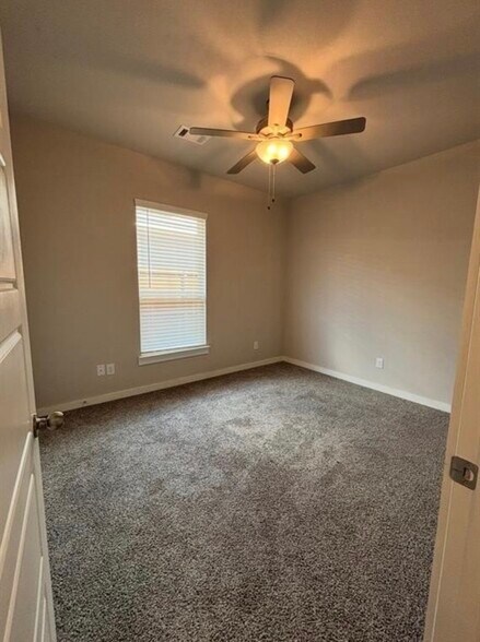 Building Photo - 628 Blackland Dr