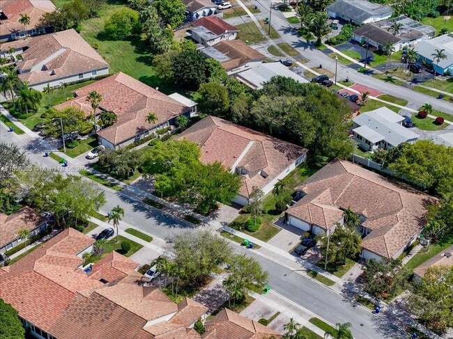 Building Photo - 2400 E Aragon Blvd