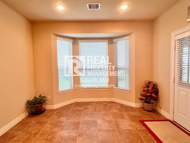 Building Photo - Stunning 5-Bedroom, 4.5-Bath Home for Rent in Richmond, TX