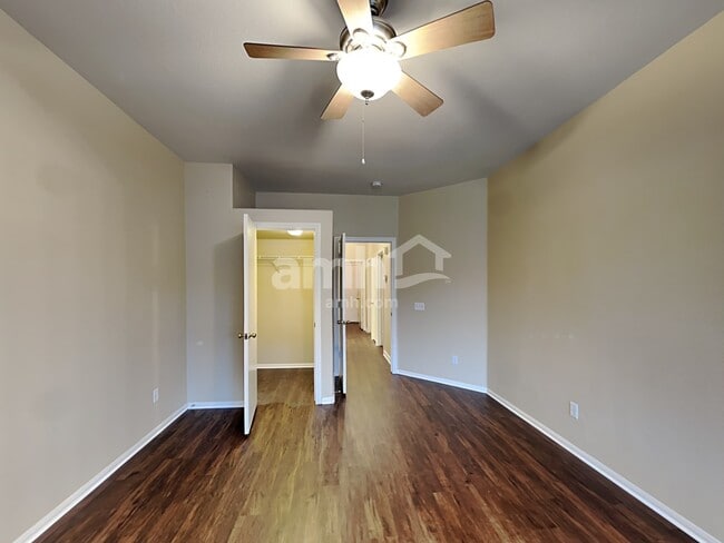 Building Photo - 1852 E Pyle Ave