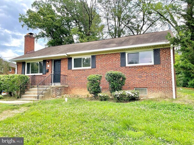 Building Photo - 3703 Larchmont Dr