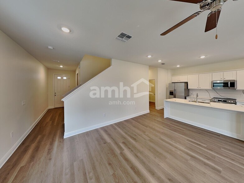 Building Photo - 5944 Pinewood Ests Dr